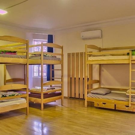 Classy And Cozy Hostel エレバン エクステリア 写真